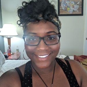 Meet your Posher, Ebony